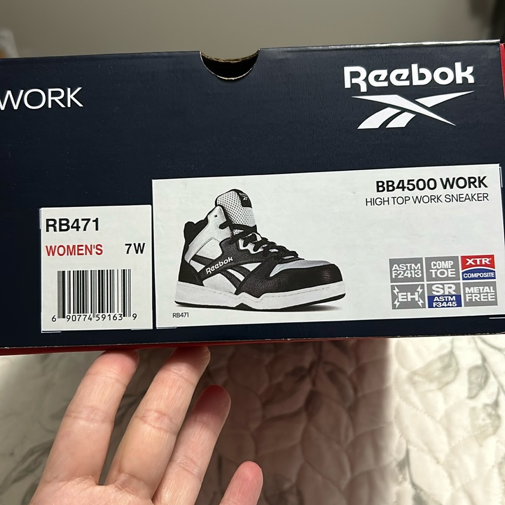 Reebok Women’s high top work shoe- composite toe- size 7W